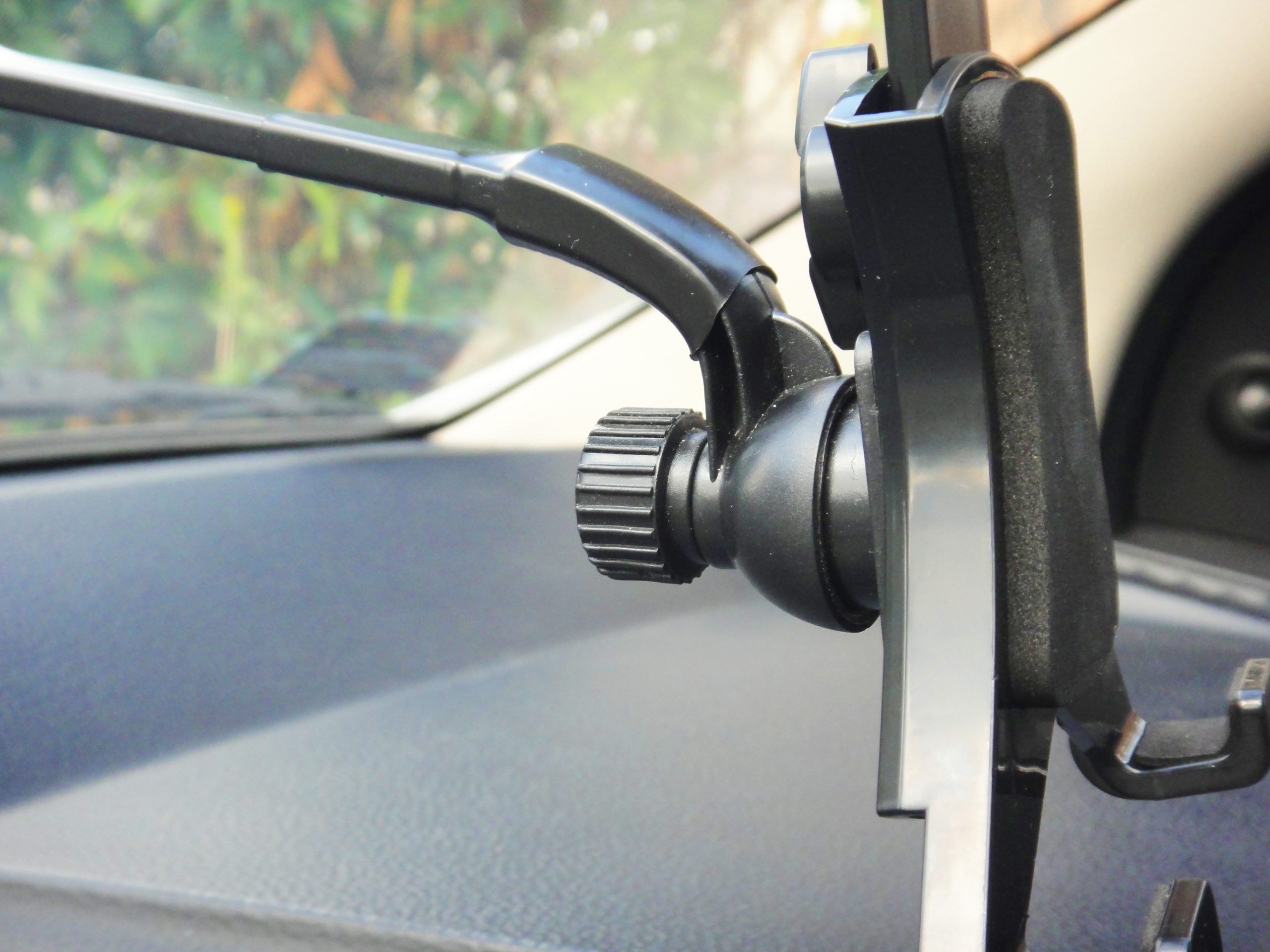 Uchwyt do tabletu mocowany na przyssawkę do szyby samochodu