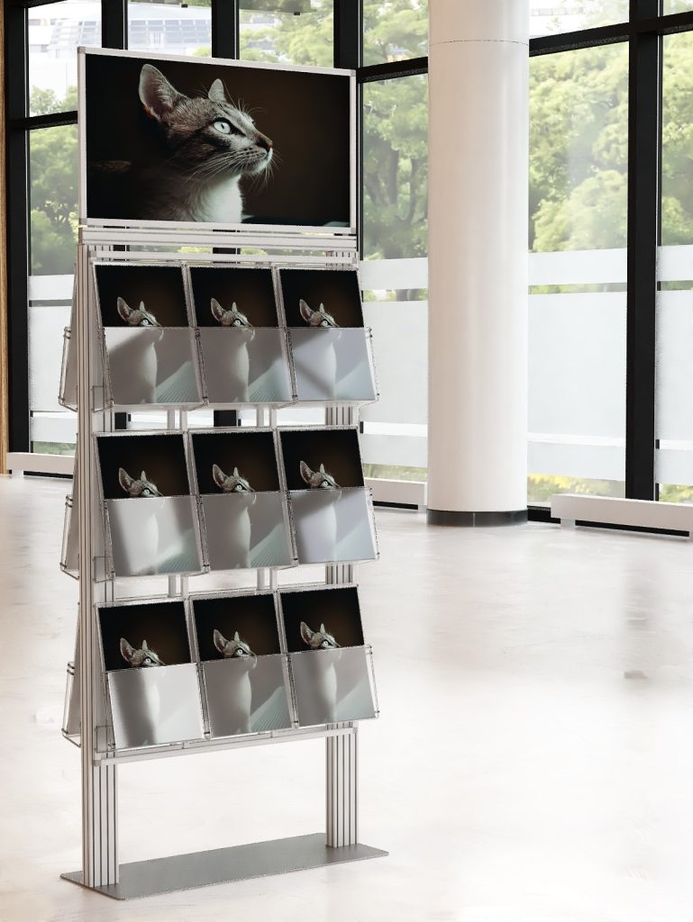 Ekspozytor 18 kieszeni na ulotki A4 210x297mm z ramką plakatową