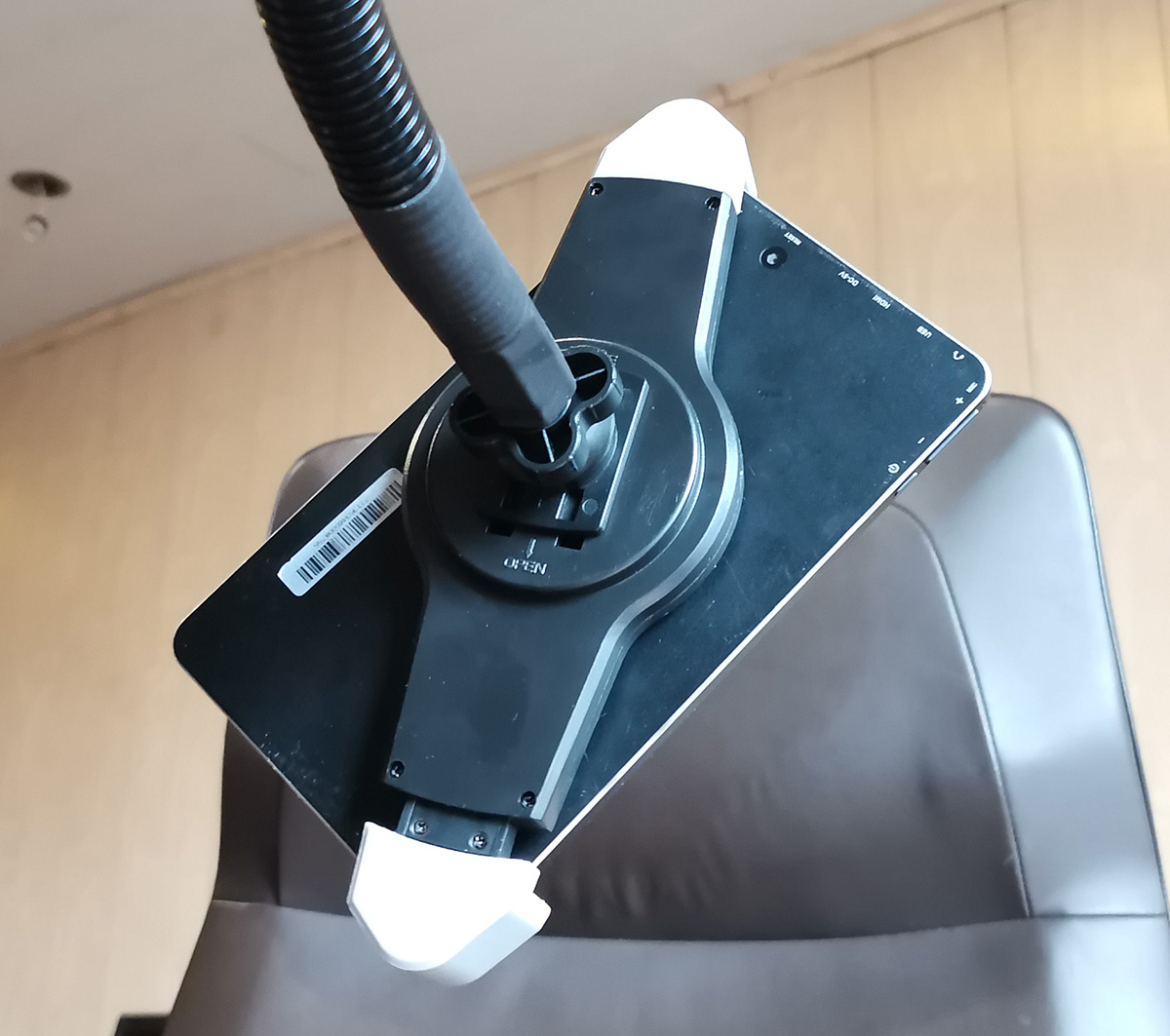 Uchwyt przyłóżkowy na tablet 10.1" 13,3"