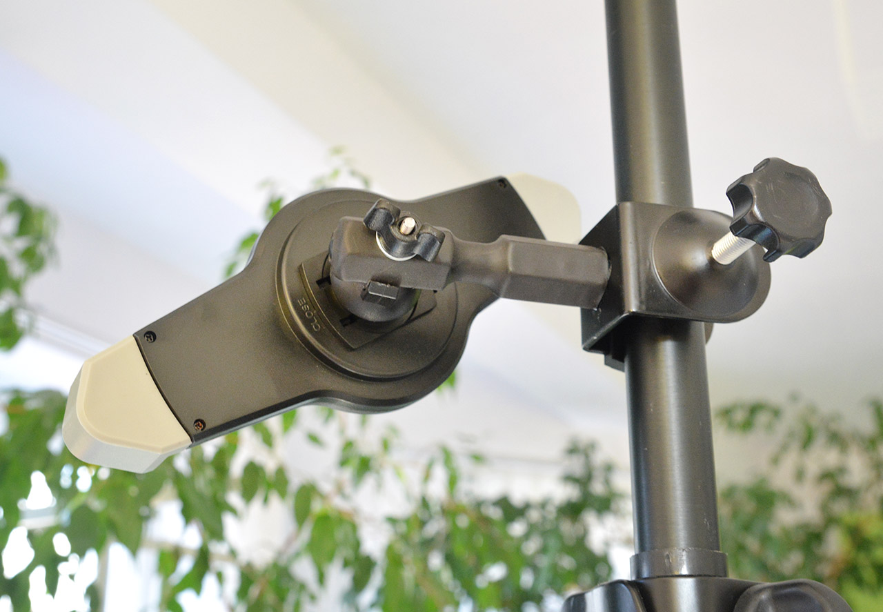 Krótki uchwyt na tablet 10.1" 13,3" Model.VR4