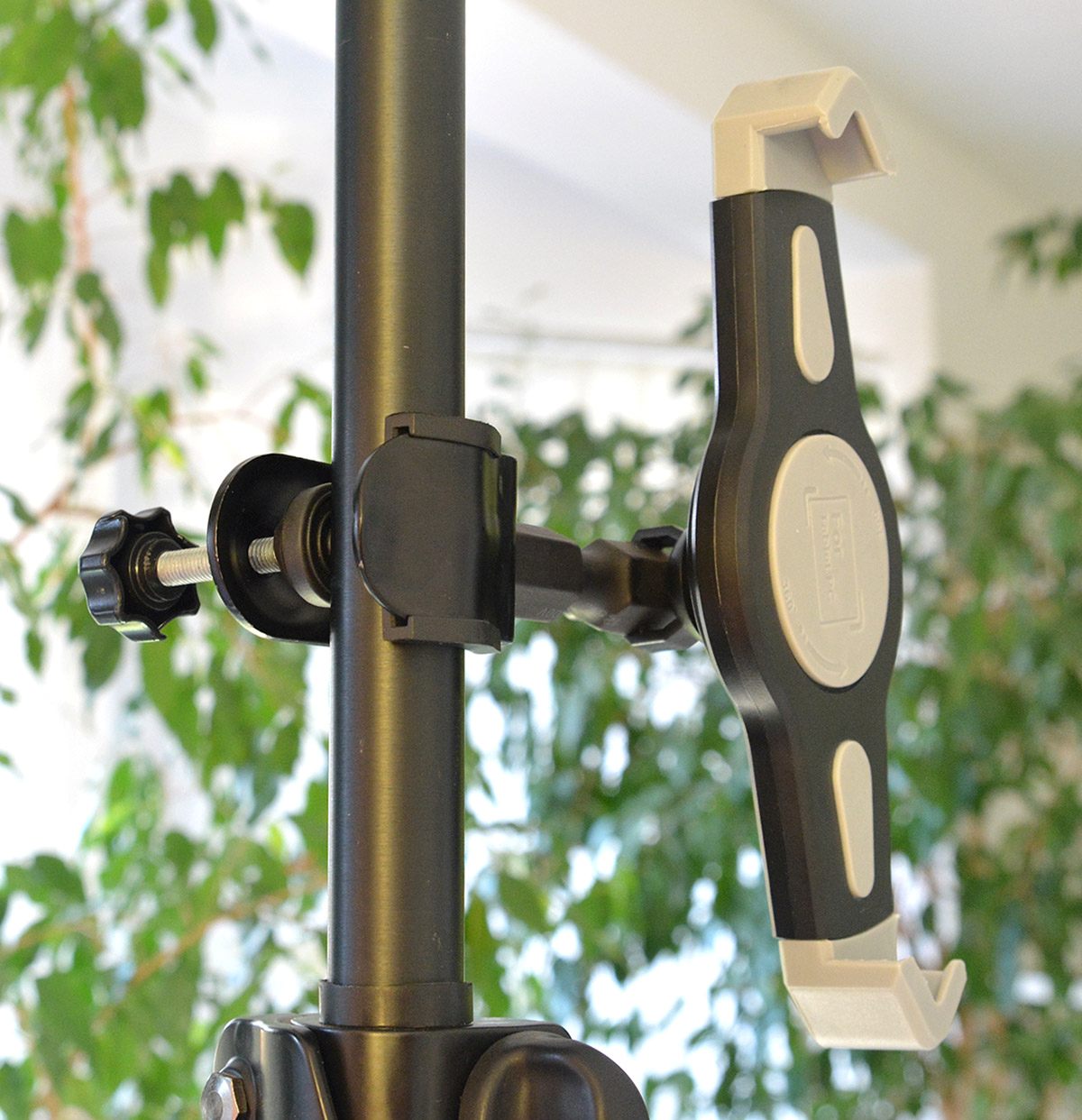 Krótki uchwyt na tablet 10" i 13"z mocowaniem do rurki statywu fotograficznego