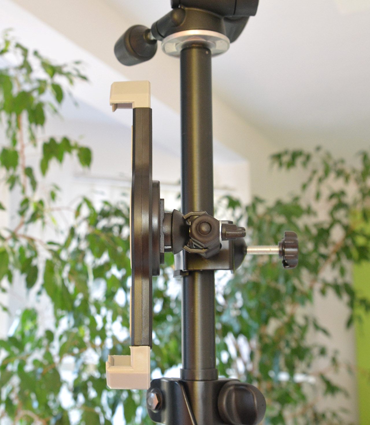 Krótki uchwyt na tablet 10.1" 13,3" Model.VR4