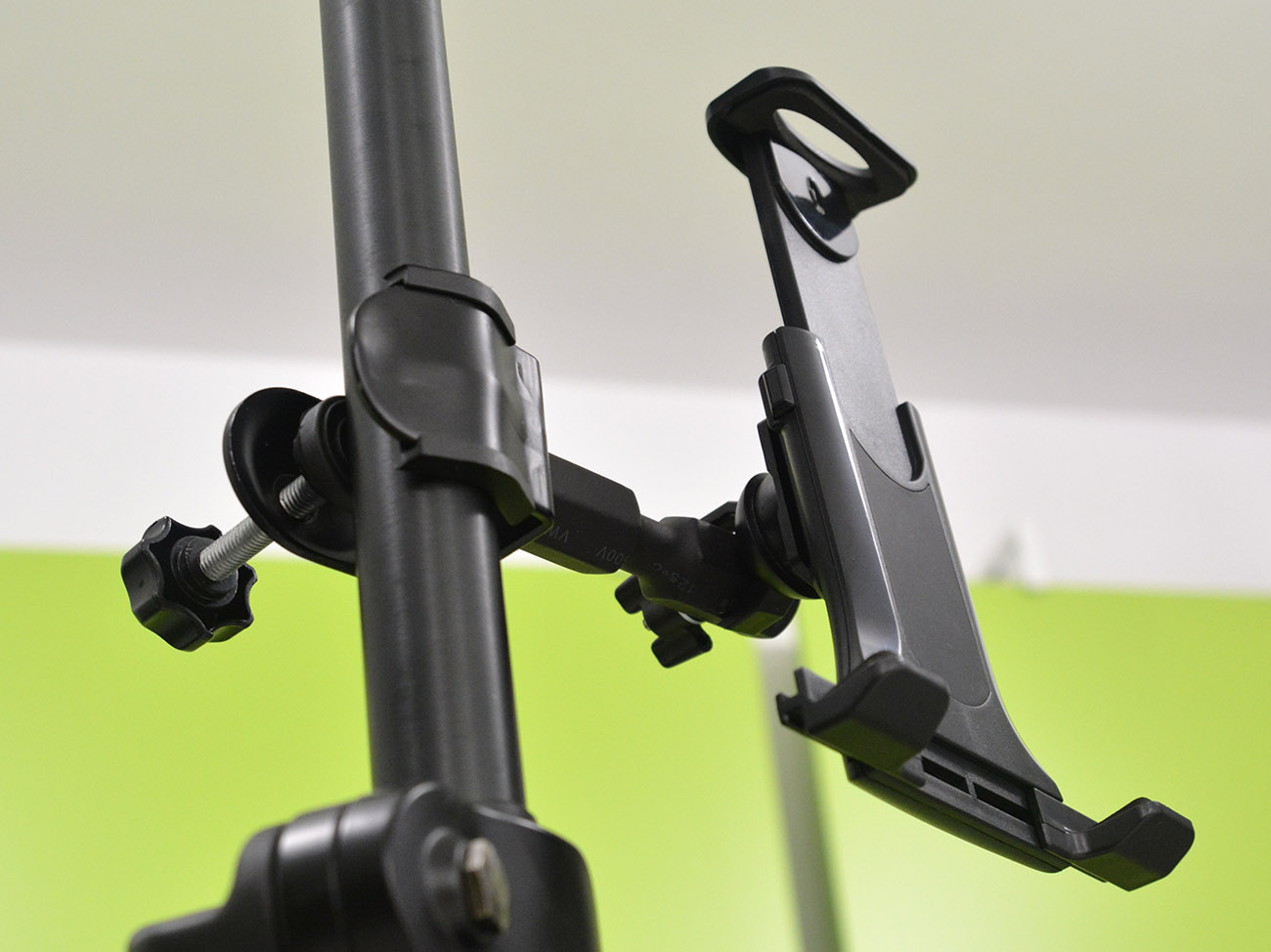 Krótki uchwyt teleskopowy na tablet 7" 10,1" Model.VR7