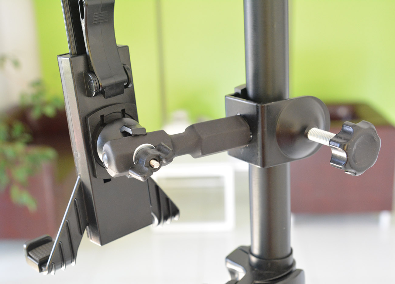 Krótki uchwyt teleskopowy na tablet 7" 10,1" Model.VR7