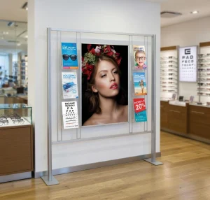 stojak na ulotki A4 6 kieszeni z plakatem