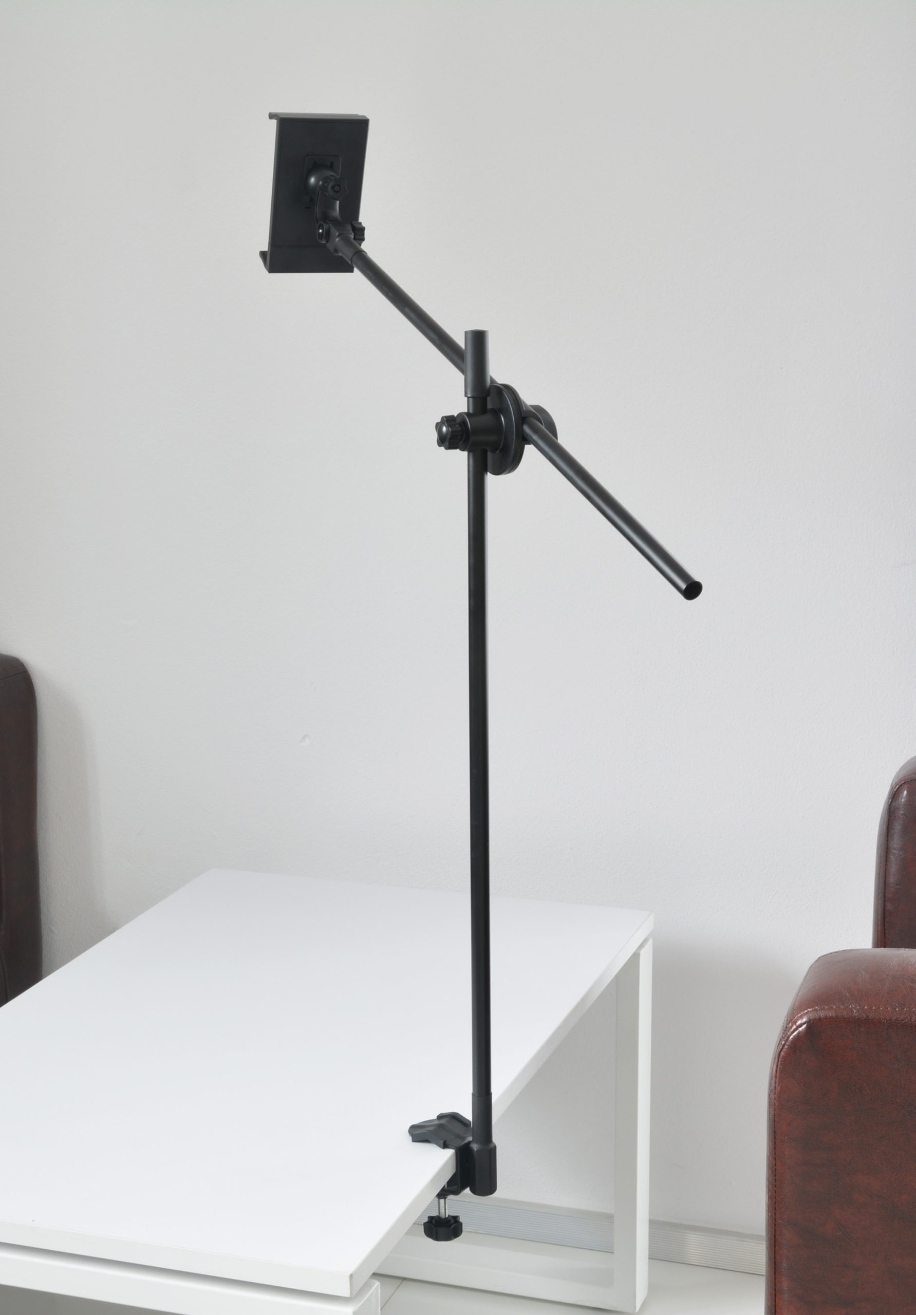 Uchwyt na tablet mocowany do biurka z systemem HR obracany w każdej osi z głowicą do tabletu