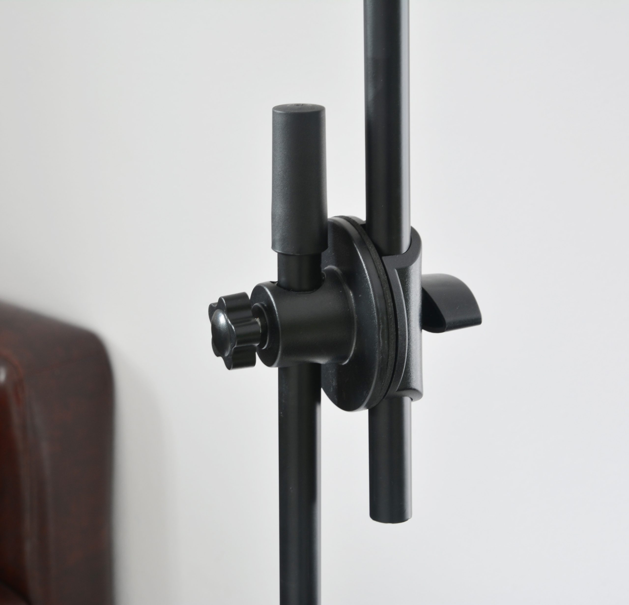 Uchwyt na tablet mocowany do biurka z systemem HR obracany w każdej osi z głowicą do tabletu