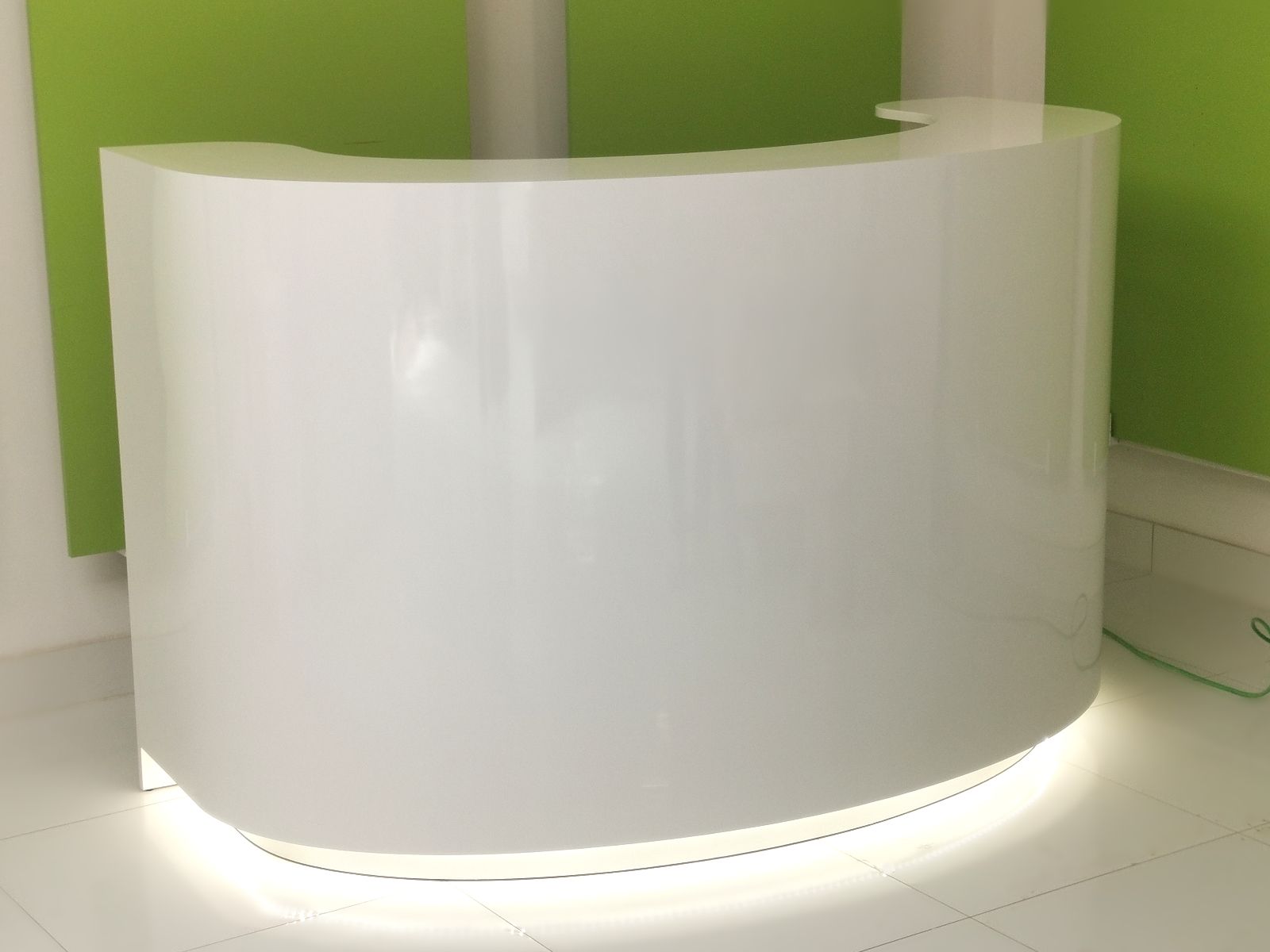 Lada recepcyjna na wymiar