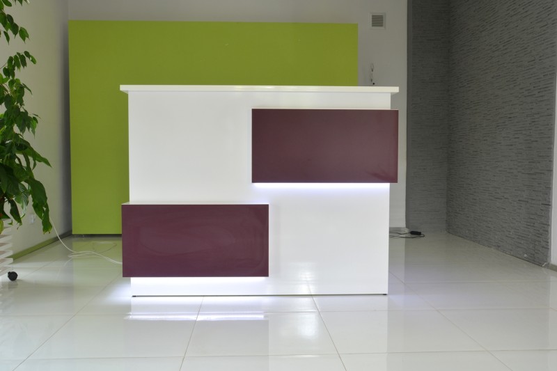 Nowoczesna lada recepcyjna