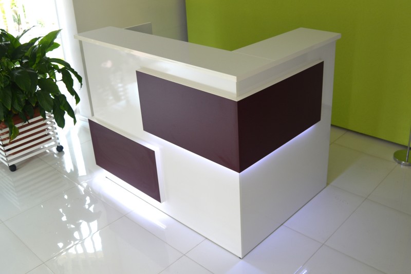 Nowoczesna lada recepcyjna