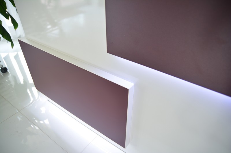 Nowoczesna lada recepcyjna