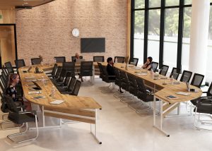 Stół konferencyjny zaokrąglony