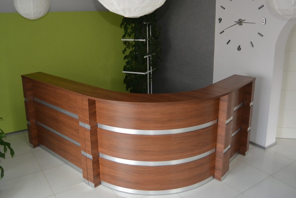 lada recepcyjna z oświetleniem