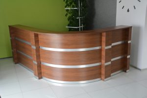 lada recepcyjna z oświetleniem