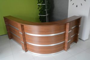 lada recepcyjna z oświetleniem