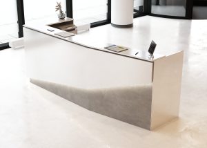 Lada recepcyjna na wymiar